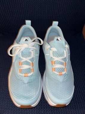 Columbia Light Blue and Tan Lace-Up Athletic Sneakers